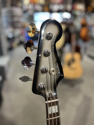 Fender - Troy Sanders Jaguar Bass - Silverburst 3